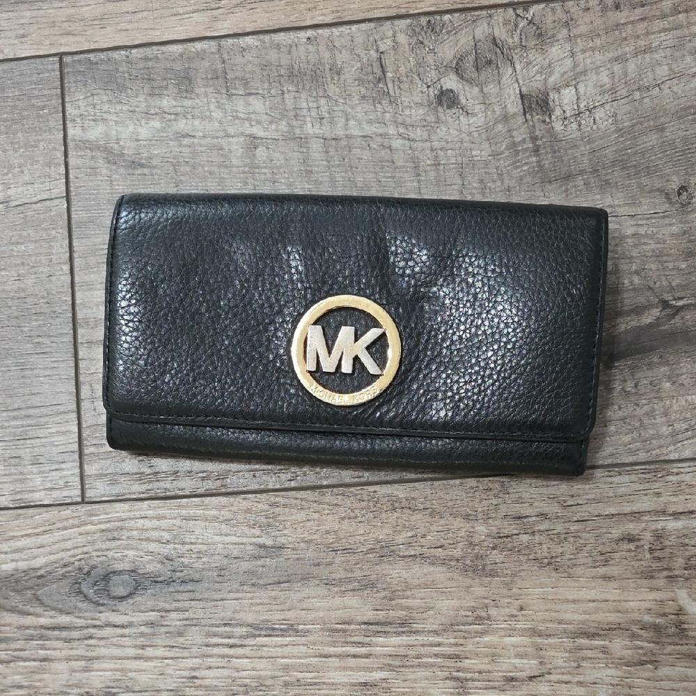 Michael Kors Fulton Large Flap Continental Wallet in black pebbled leather